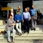 Das Team vor dem Gebäude in der Georg-Kainz-Straße